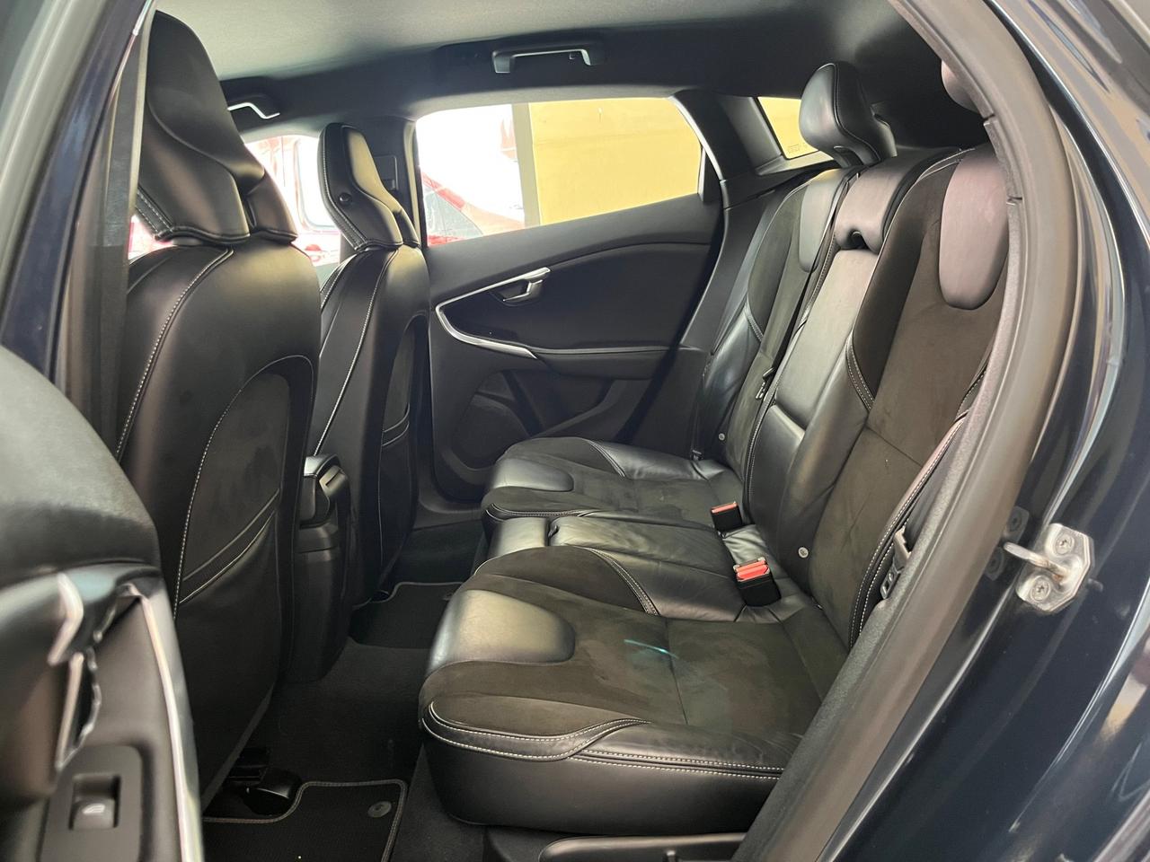 Volvo V40 D2 1.6 R-design Momentum