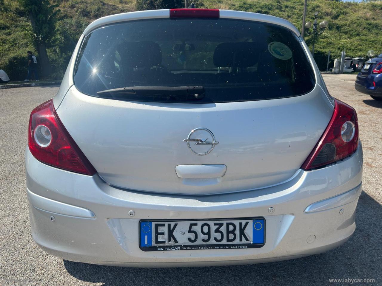 OPEL Corsa 1.2 3p. b-color
