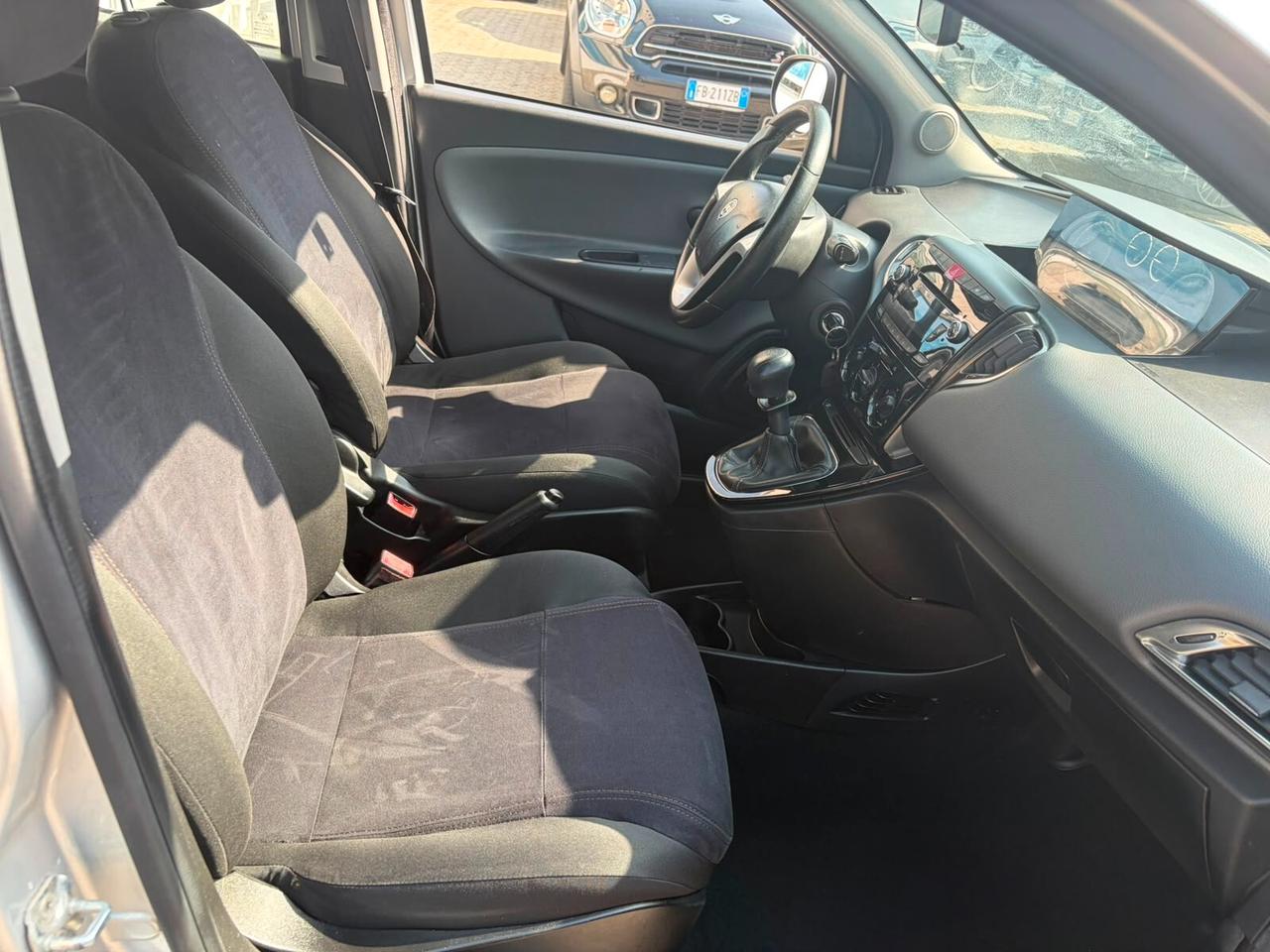 Lancia Ypsilon 1.2 69 CV 5 porte S&S Gold*EURO5*NEOPATENTATI