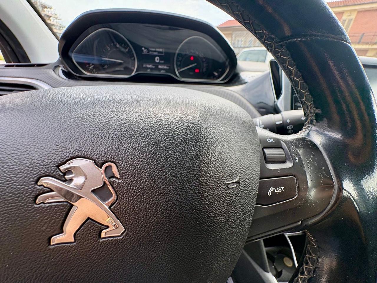 Peugeot 208 Allure 1.6 Blue HDI 75 #10654