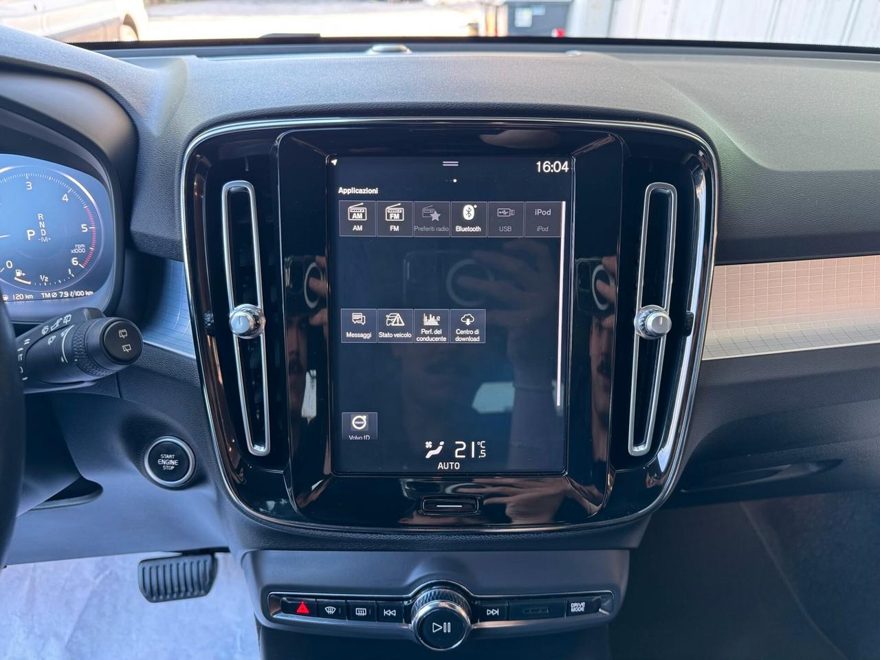 Volvo XC40 2.0 d4 Momentum AWD GEARTRONIC UNIPROP.