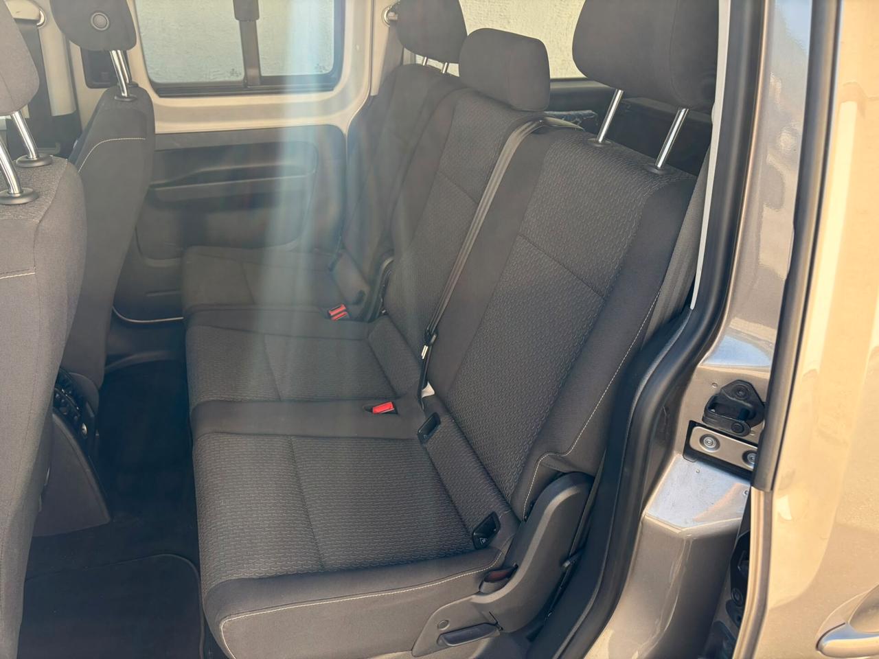 VOLKSWAGEN CADDY 2.0 TDI MAXI AUT. 109.000 KM