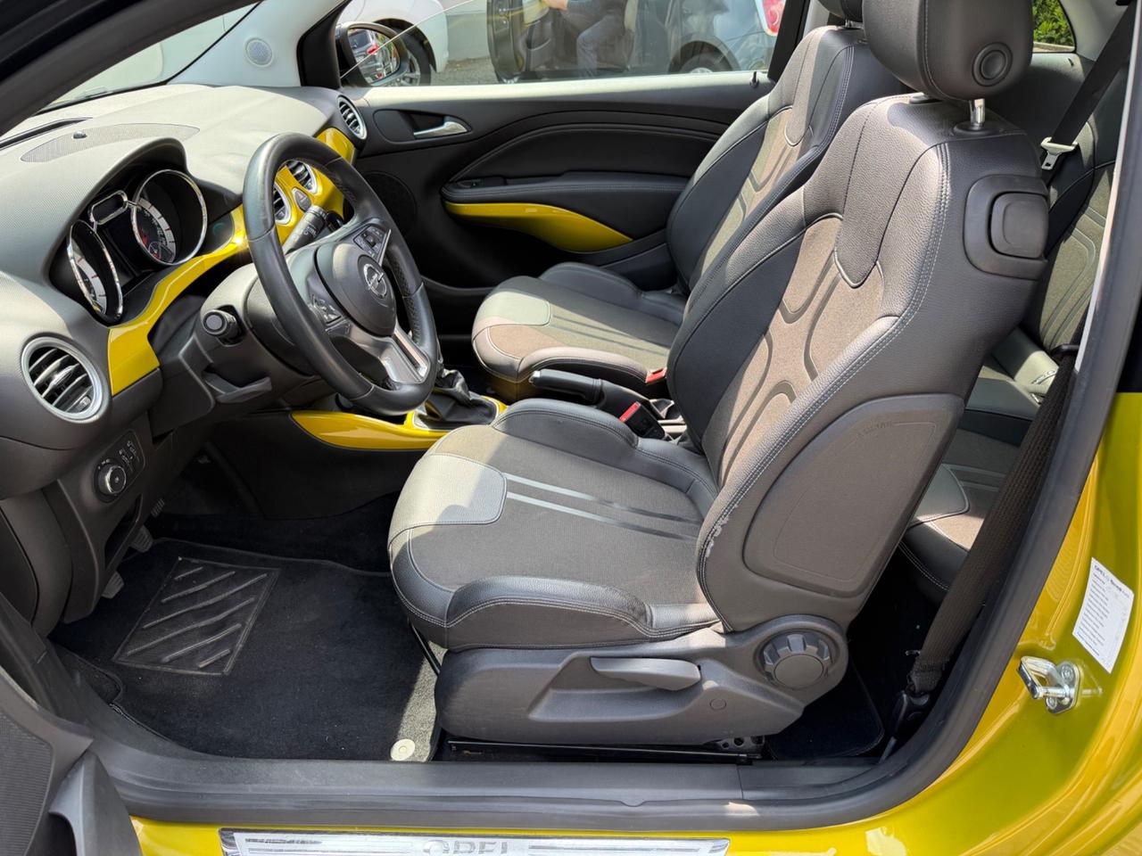 Opel Adam Rocks 1.0 cabrio 66000KM