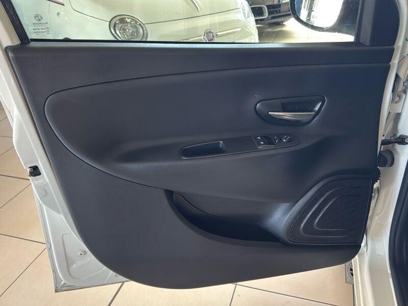 Lancia Ypsilon 1.2 69cv Silver