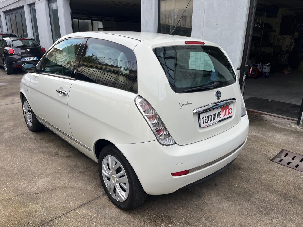 Lancia Ypsilon 1.4 16V Platino