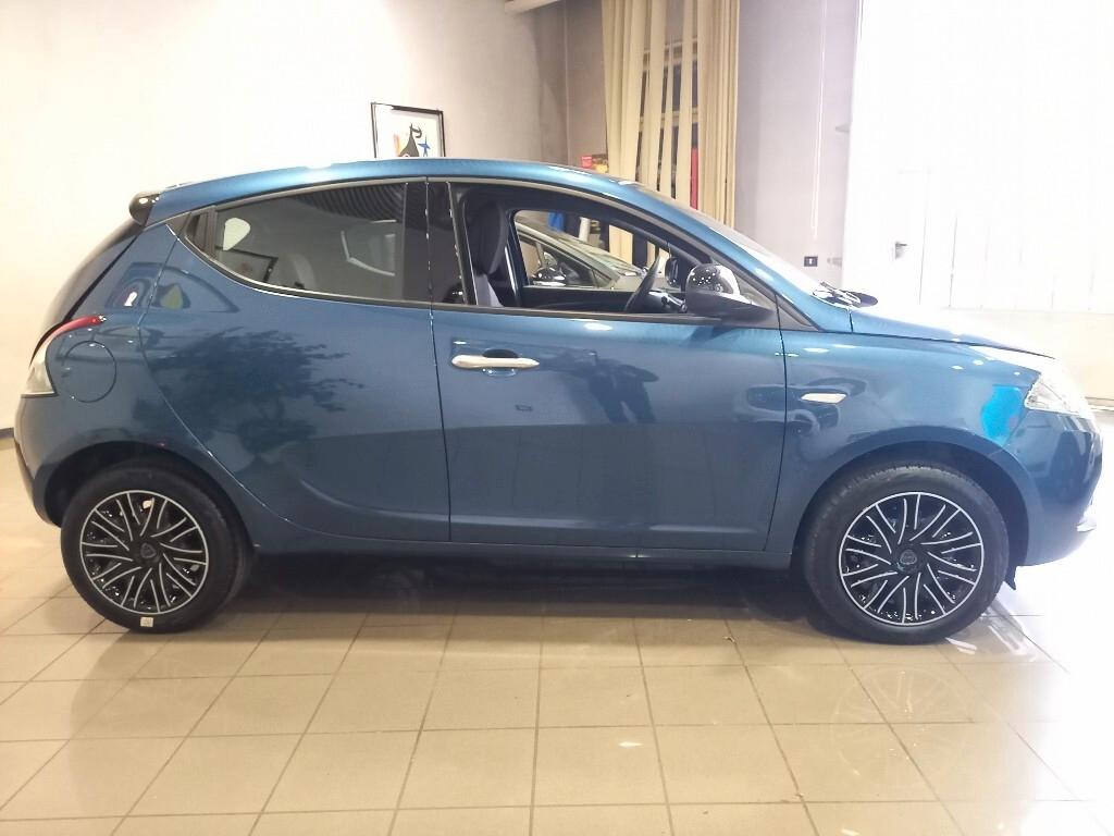 Lancia Ypsilon 1.0 FireFly 5 porte S&S Hybrid Oro
