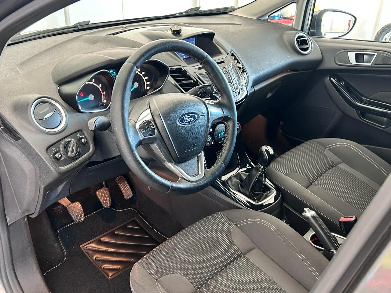 Ford Fiesta *TITANIUM*NEOPATENTATI*ONESTA*COSTA TROPPO POCO*
