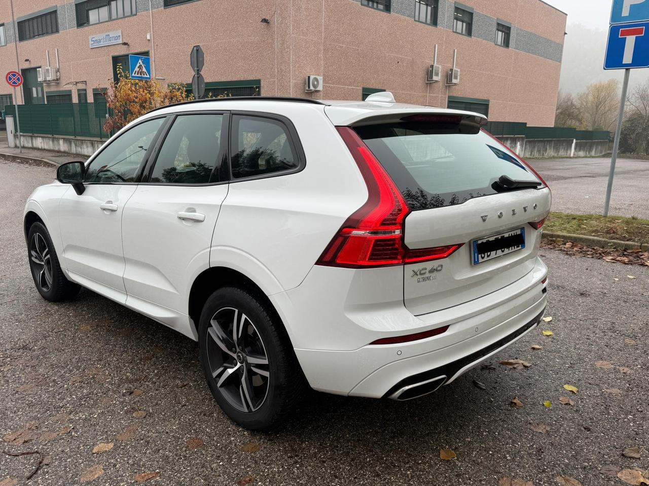 Volvo XC60 2.0 b4 R-design awd auto my20