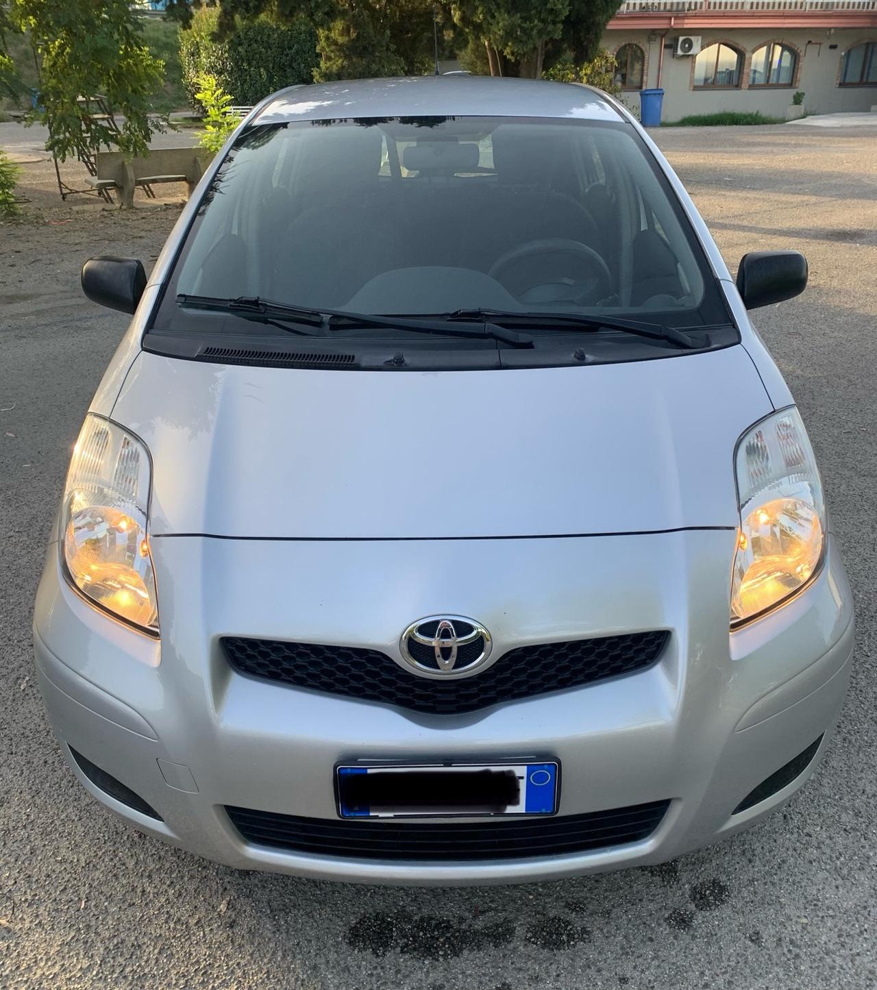 Toyota Yaris 1.0 5 porte Now 128000KM