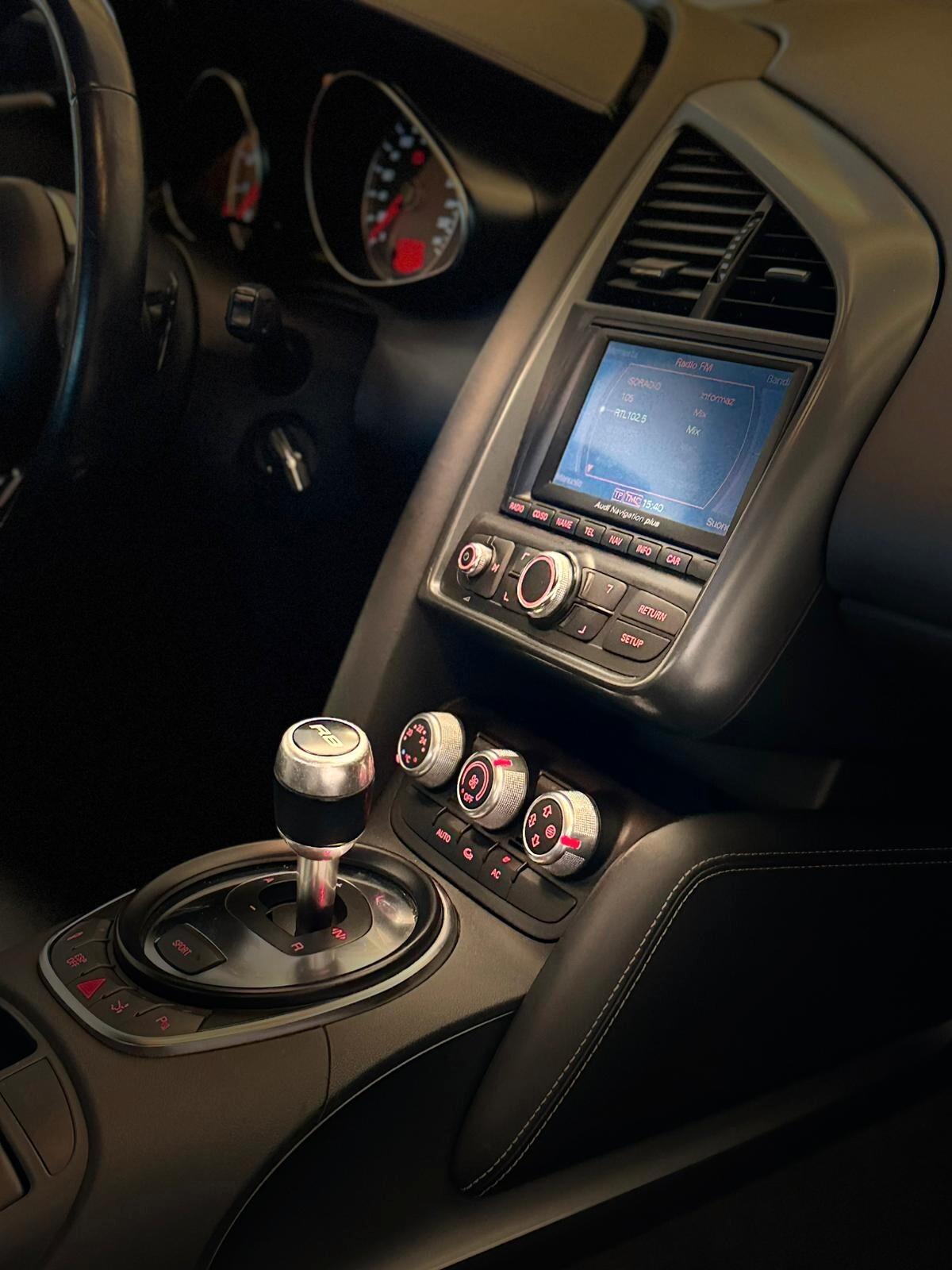 AUDI R8 V8 420CV UNIPRO PERMUTE GARANZIA R-TRONIC