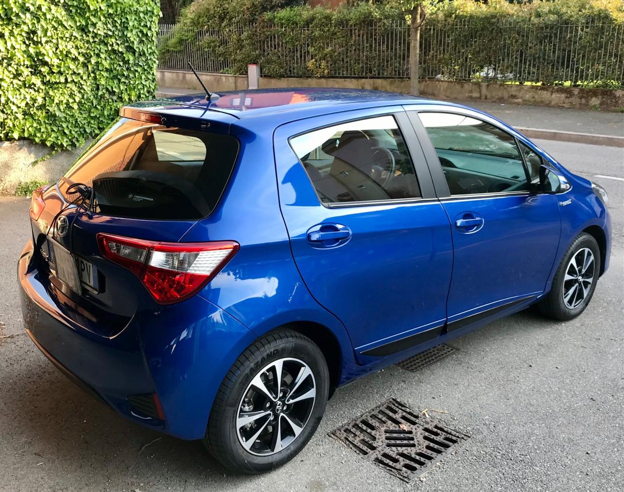 Toyota Yaris 1.5 Hybrid 5 porte Lounge Stupenda Doppio Treno Gomme