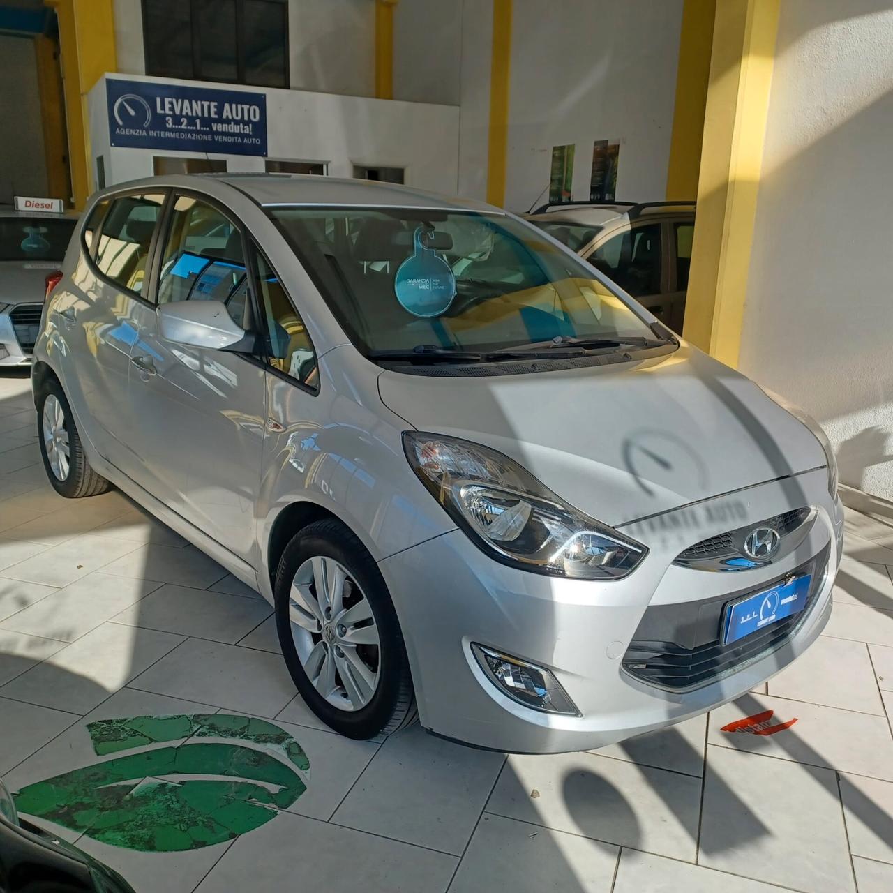 SEMBRA NUOVA 133.188 KM HYUNDAI IX20 1.4 TDI