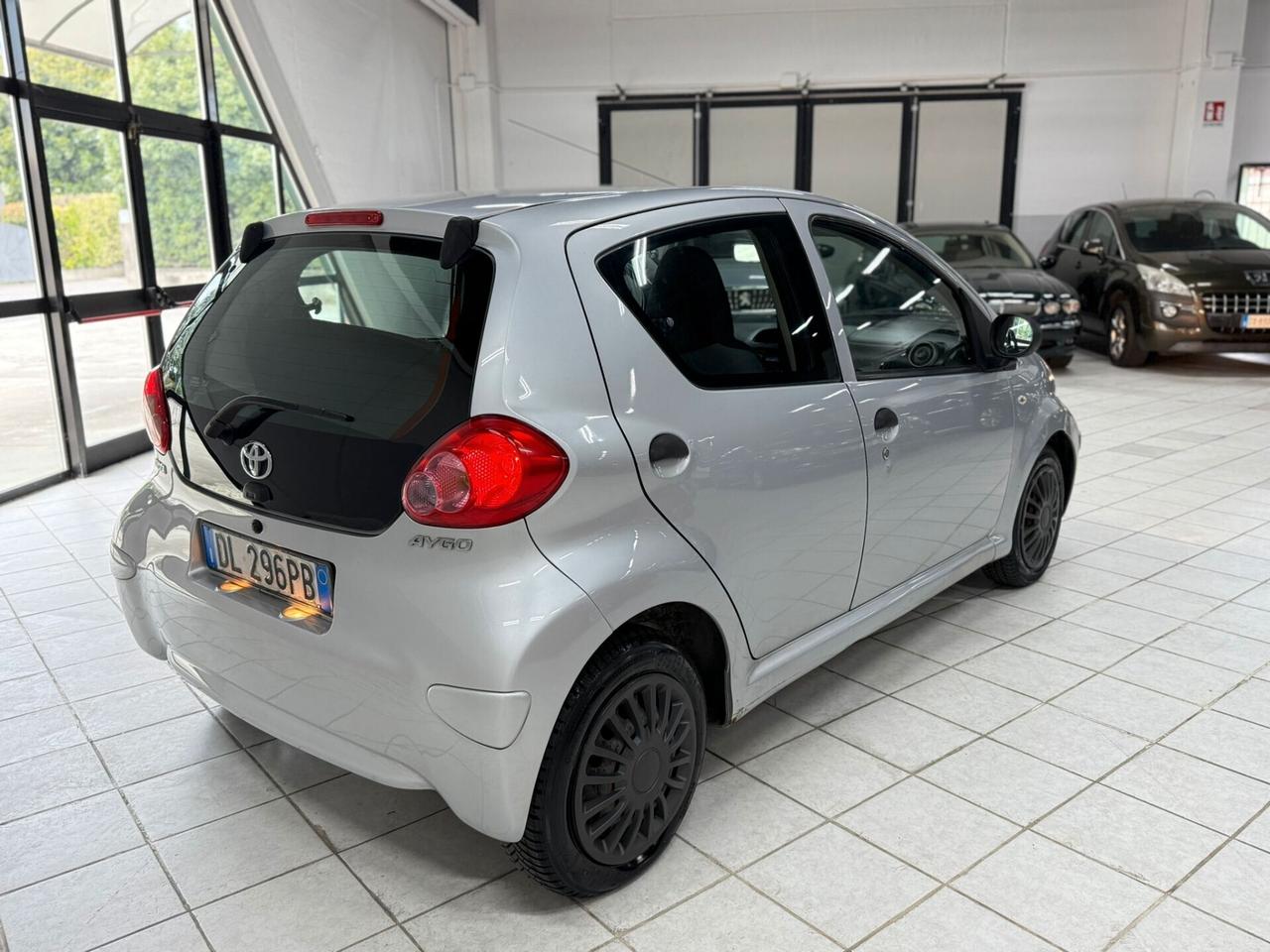 Toyota Aygo 1.0 12V VVT-i 5 porte Sol
