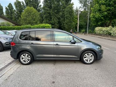 Volkswagen Touran 2.0 TDI 150 CV SCR DSG Business BlueMotion Technology