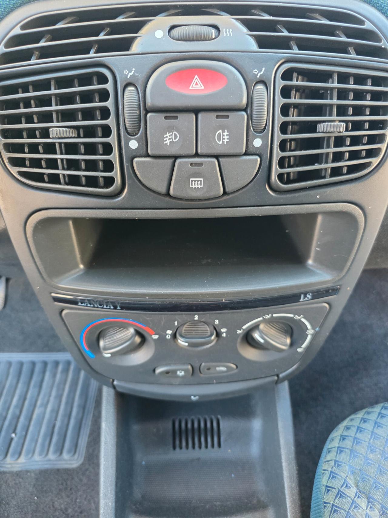 Lancia Y 1.2i cat com 112.000km com Clima Neopatentati ok