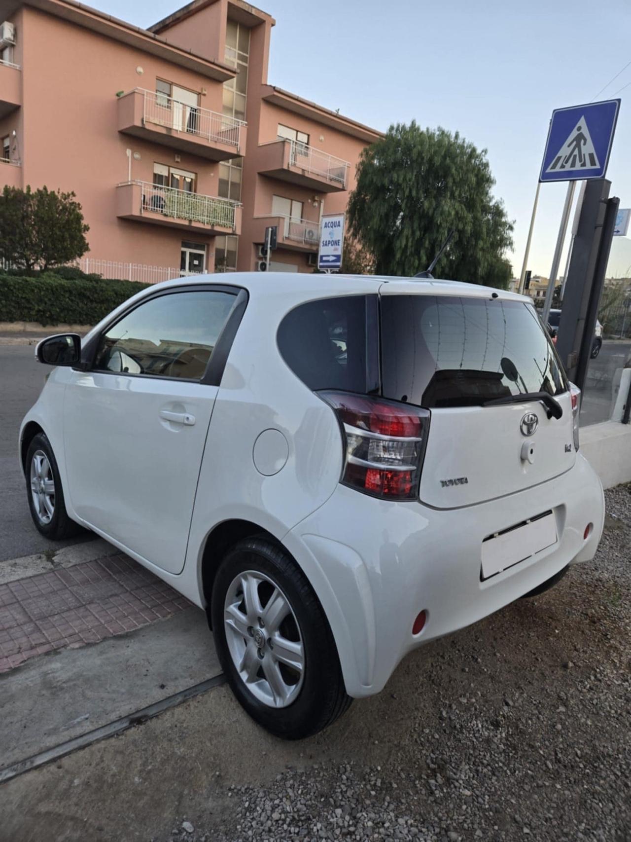 Toyota iQ 1.0