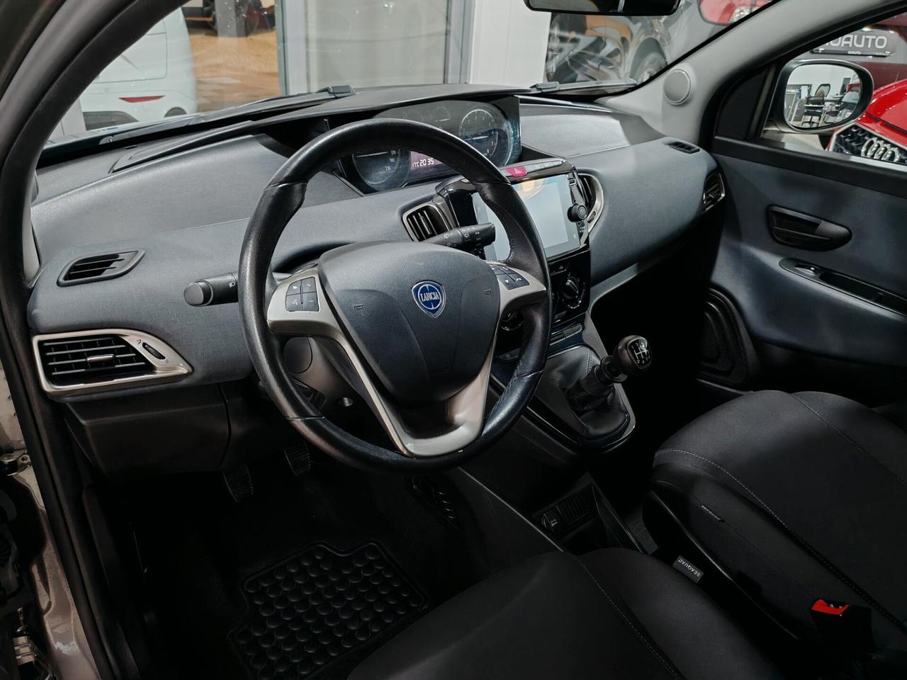 Lancia Ypsilon 1.0 Hybrid Gold 2023