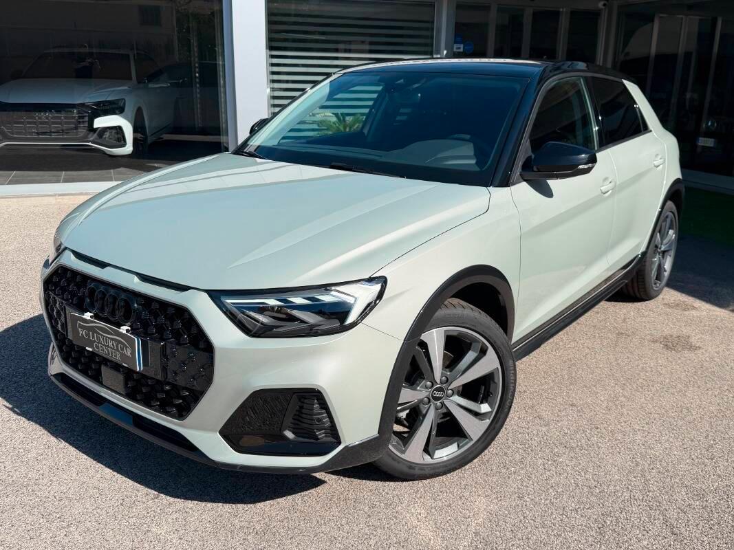 Audi A1 30 1.0 tfsi Identity Contrast 116cv s tronic PROMO