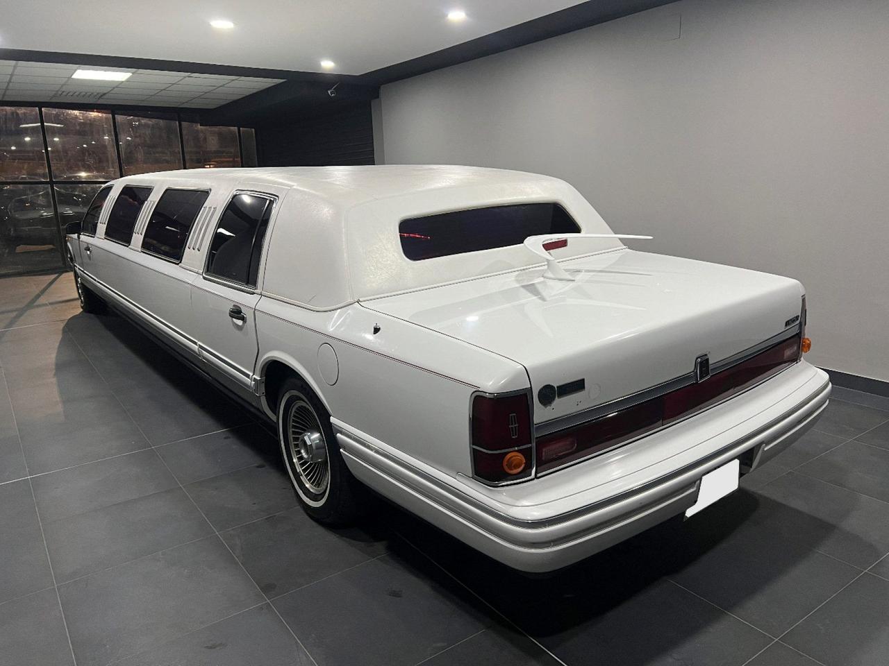 Lincoln Town Car EXECUTIVE 40R Limousine