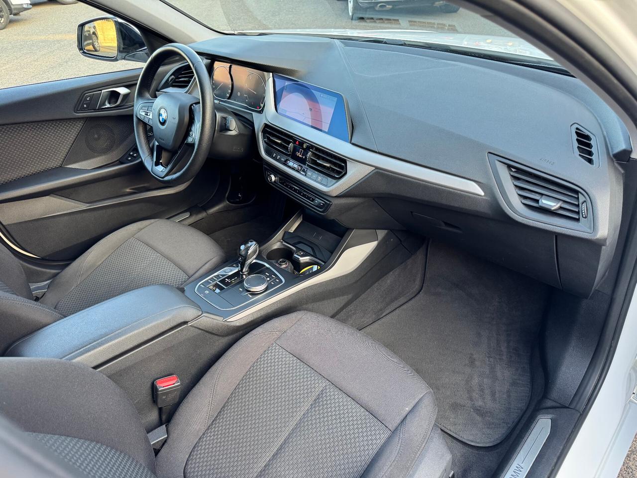 Bmw 118 118d 5p. Business Advantage