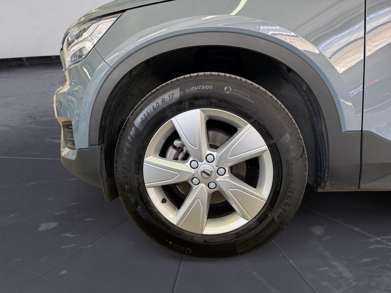 VOLVO XC40 1.5 t2 Momentum