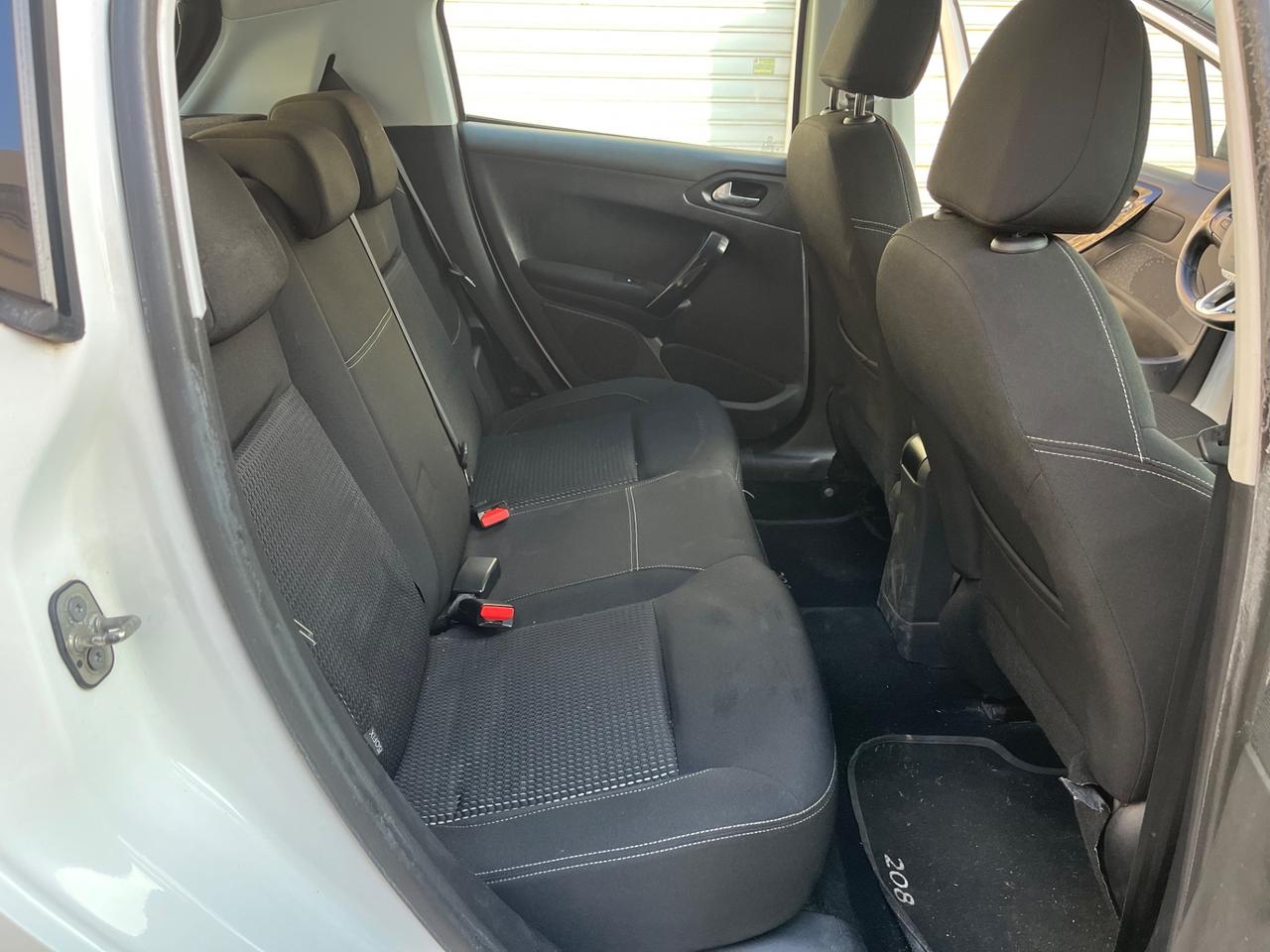 Peugeot 208 PureTech 82 5 porte Allure