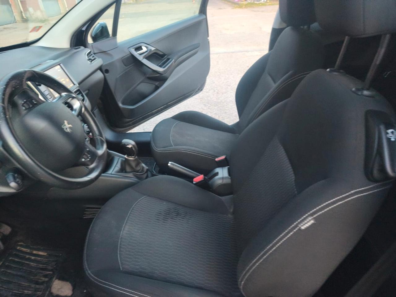 Peugeot 208 2019----1.2 Benzina Neopatentati