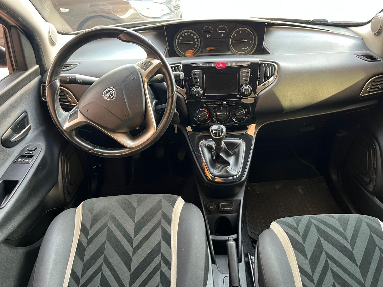 Lancia Ypsilon 1.3MJT95CV 5p Platino Navi-15