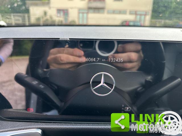 MERCEDES-BENZ GLB 200 Premium