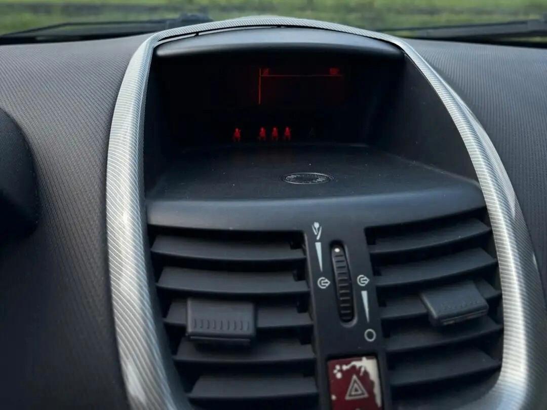 Peugeot 207 1.4 HDi 70CV 5p. XT