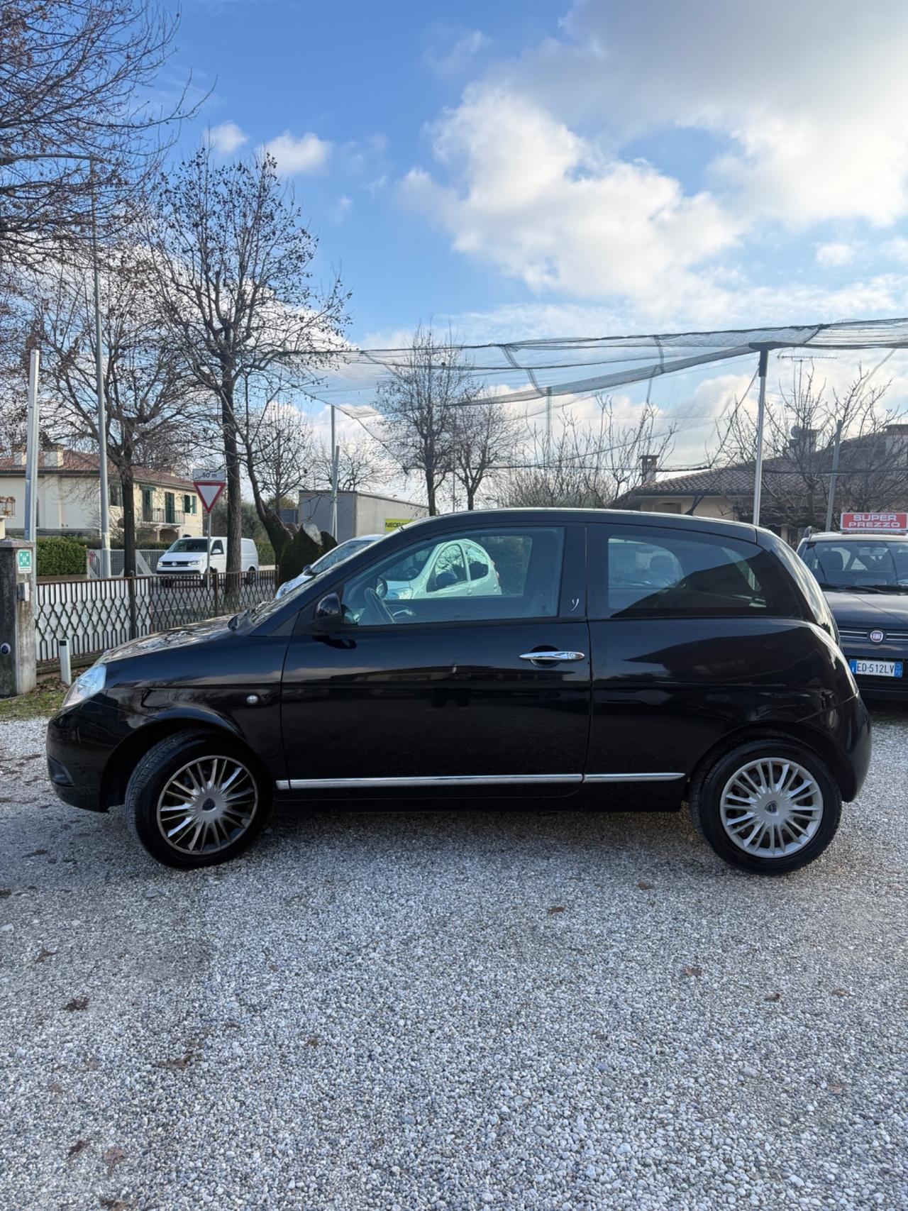 Lancia Ypsilon 1.3 MJT 75 CV Elle