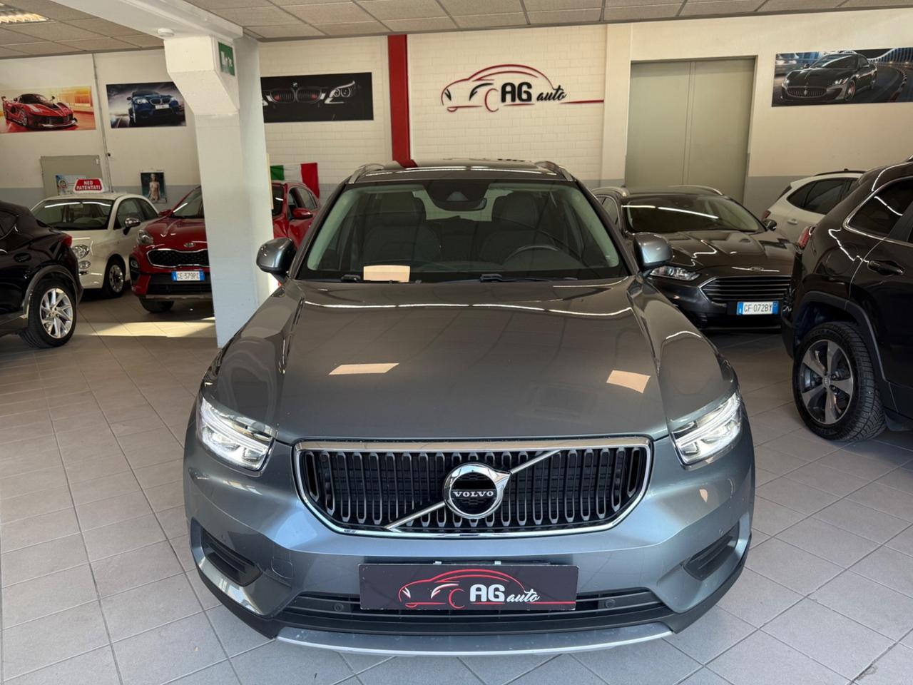 Volvo XC40 D4 AWD Geartronic Momentum TETTO APRIBILE PANORAMICO