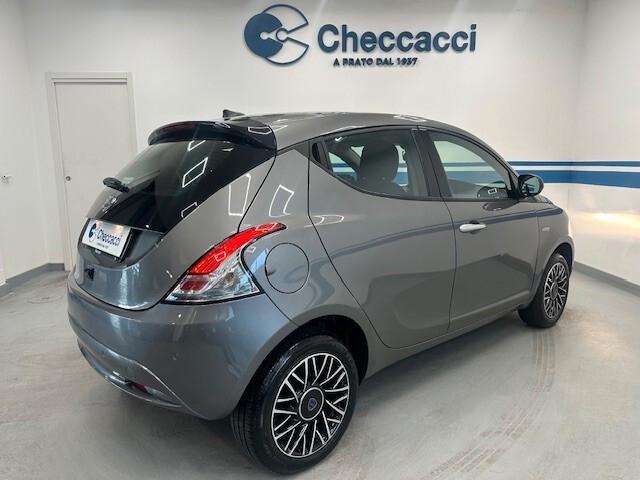 Lancia Ypsilon 1.0 FireFly 5 porte S&S Hybrid Silver