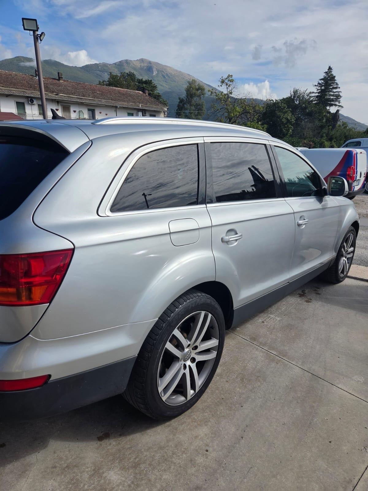 Audi Q7 3.0 V6 TDI 233CV quattro tiptronic km 160 mila unico proprietario