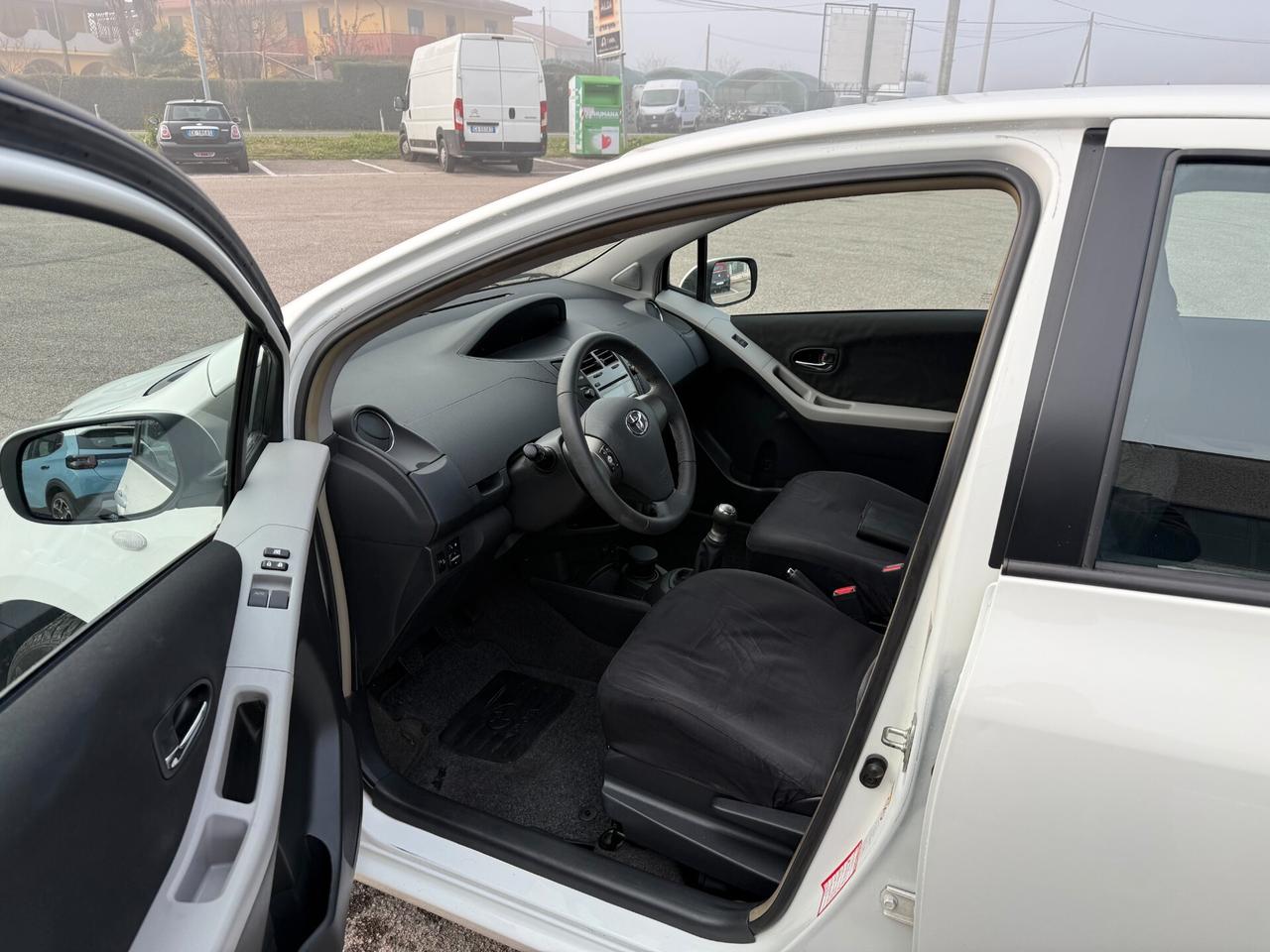 Toyota Yaris 1.0 5 porte Sol