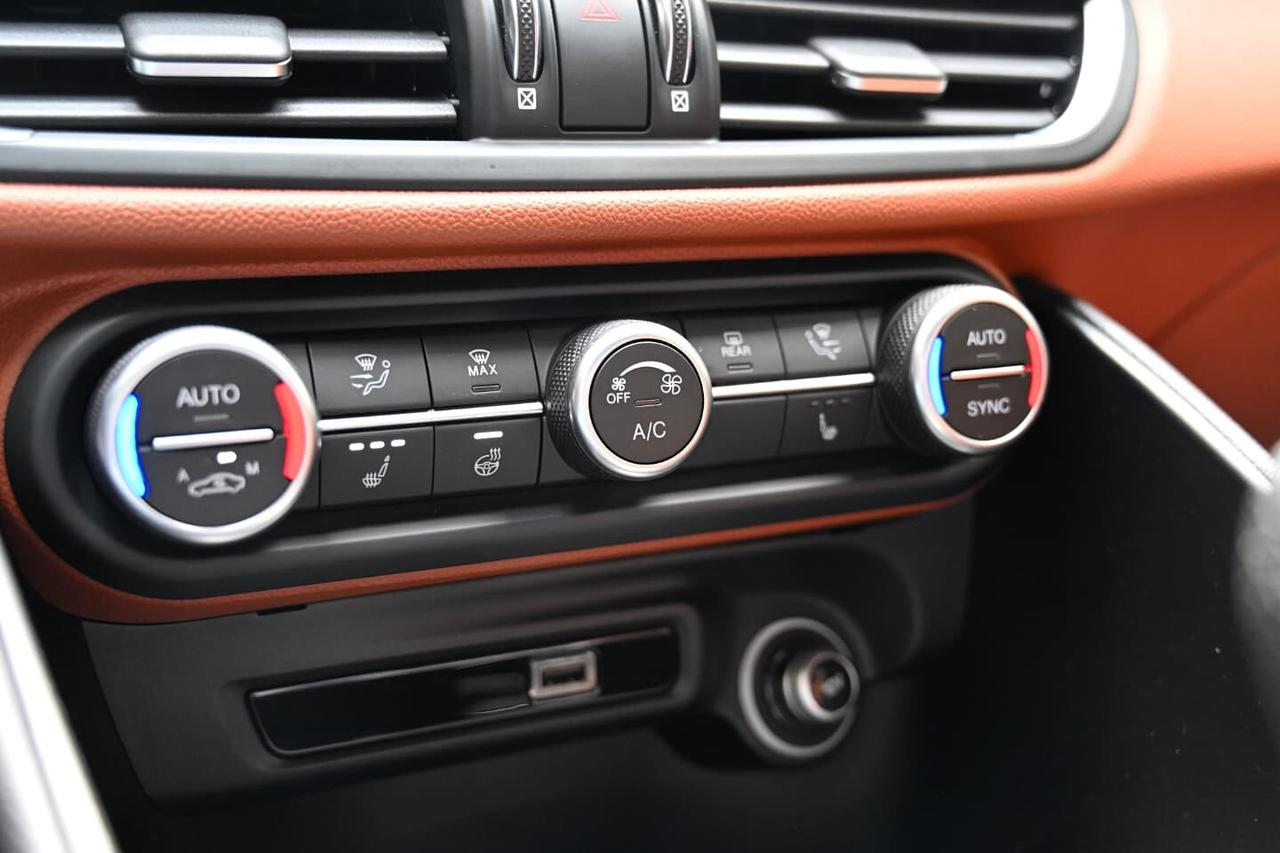 Alfa Romeo Giulia 2.2 Turbodiesel 210 CV AT8 AWD Q4 Veloce