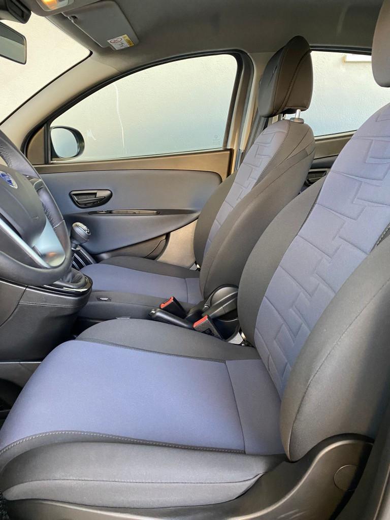 Lancia Ypsilon 1.0 firefly hybrid Platino s&s 70cv