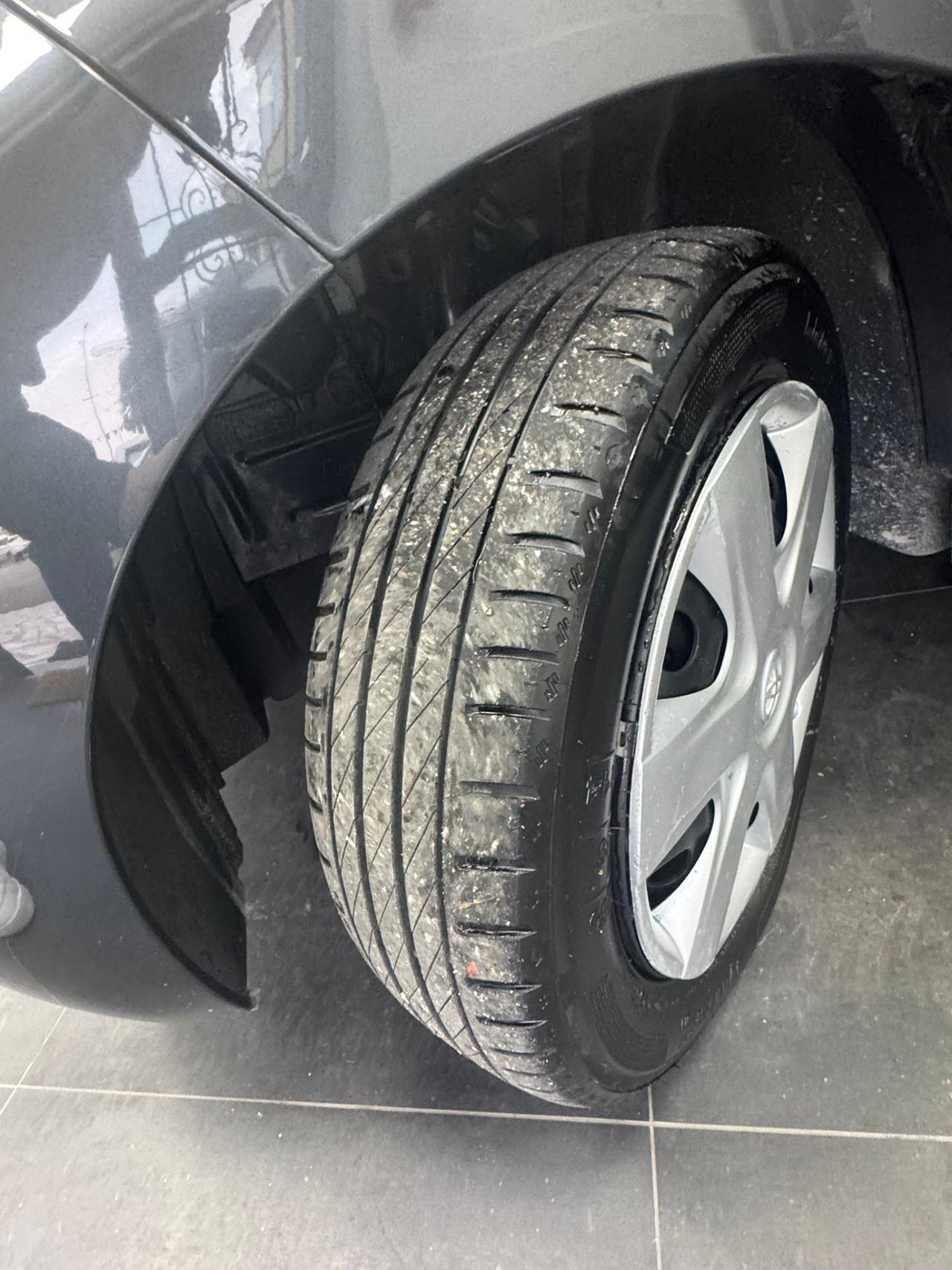 Toyota Aygo 1.0 12V VVT-i 5 porte Sol Connect Red Edition