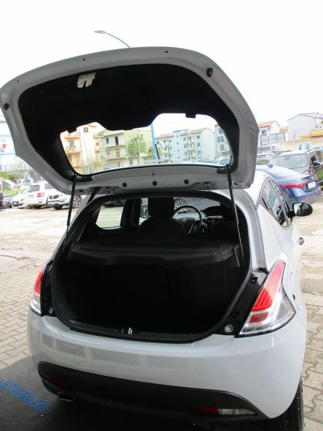 LANCIA Ypsilon 1.0 5 porte Hybrid Silver