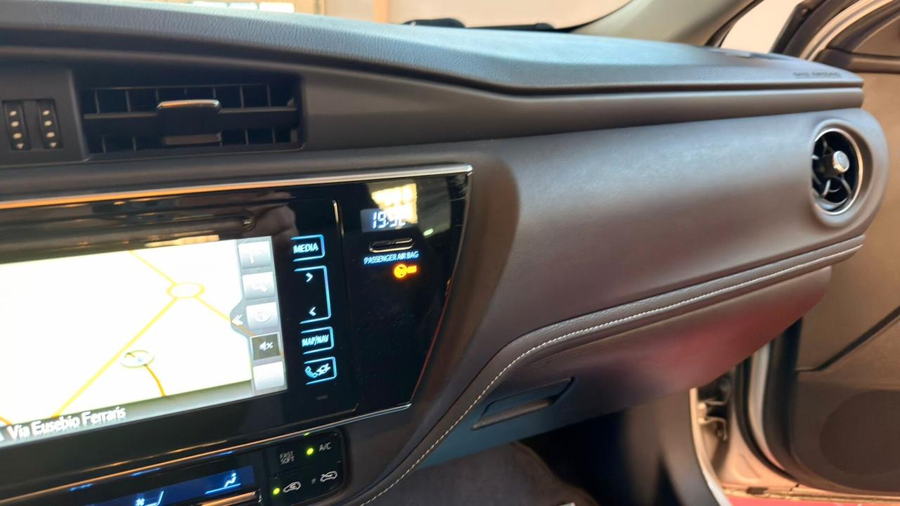 Toyota Auris 1.8 Hybrid Lounge