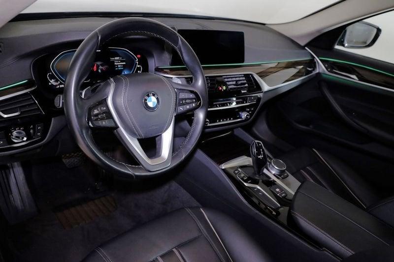 BMW Serie 5 G30 2017 Berlina Benzi 530e Luxury auto