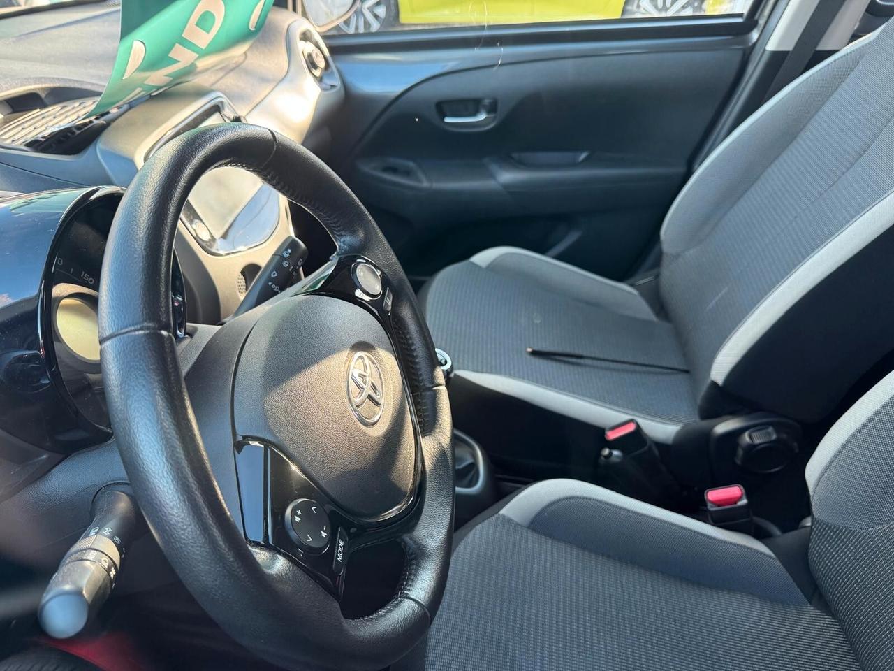 Toyota Aygo Connect 1.0 VVT-i 72 CV 5 porte x-fun