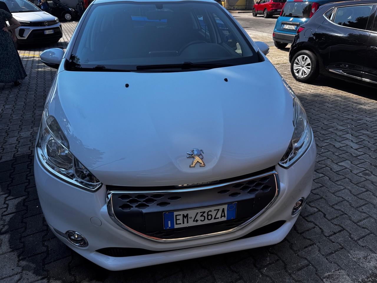 Peugeot 208 1.4 e-HDi 68 CV automatica/ neopatentati