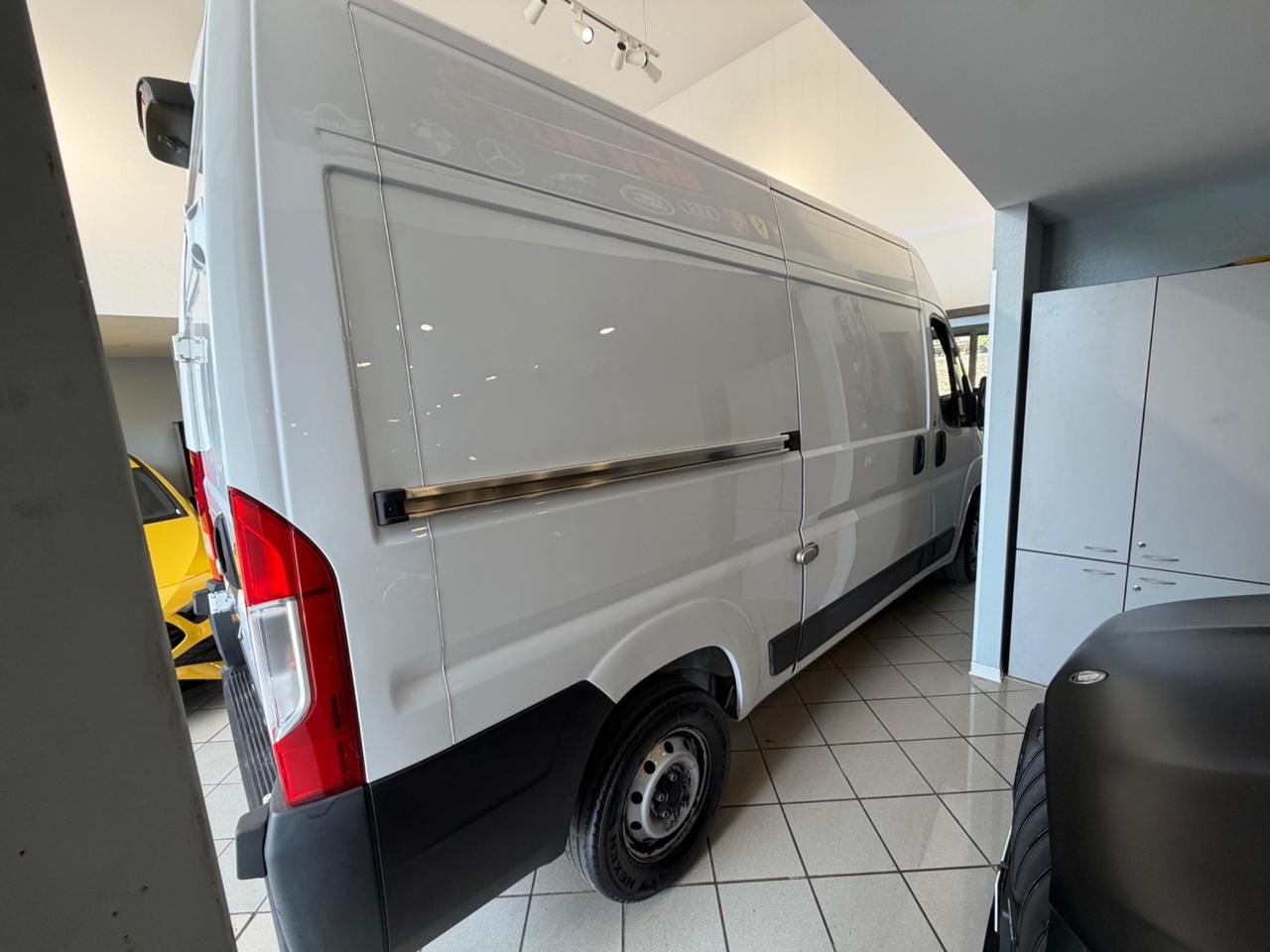 FIAT Ducato (4a serie) (2006) Ducato 33 2.2 Mjt 140CV PM-TM Furgone Vetrato (103 kw) Valore di listino: € 46800 Furgone + iva