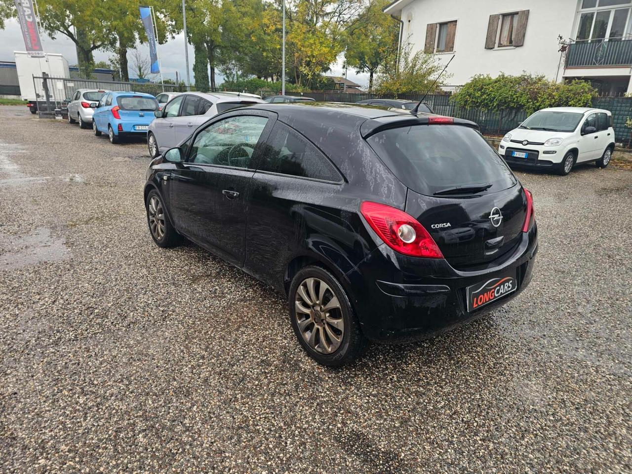 Opel Corsa 1.2 3 porte b-color