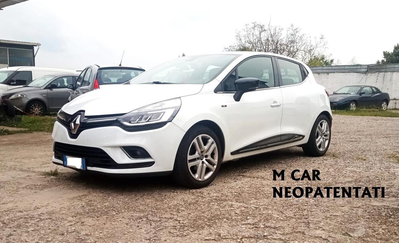 Renault Clio TCe 12V 75 CV 5 porte Moschino Intens neopatentati