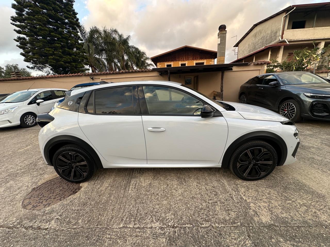 Lancia Ypsilon Hybrid e-DCT HF Line