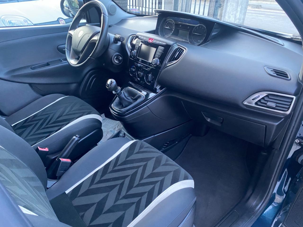 Lancia Ypsilon 1.2 69 CV 5 porte Gold