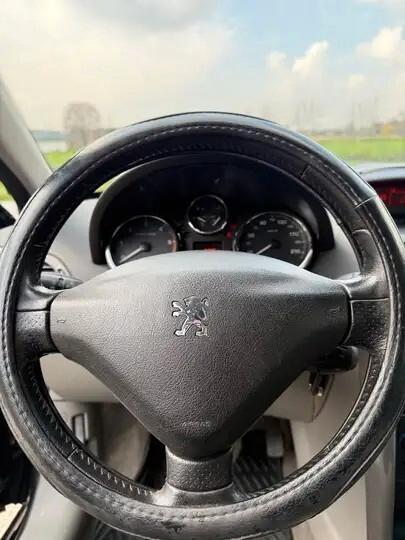 Peugeot 207 1.4 HDi 70CV 5p. XT