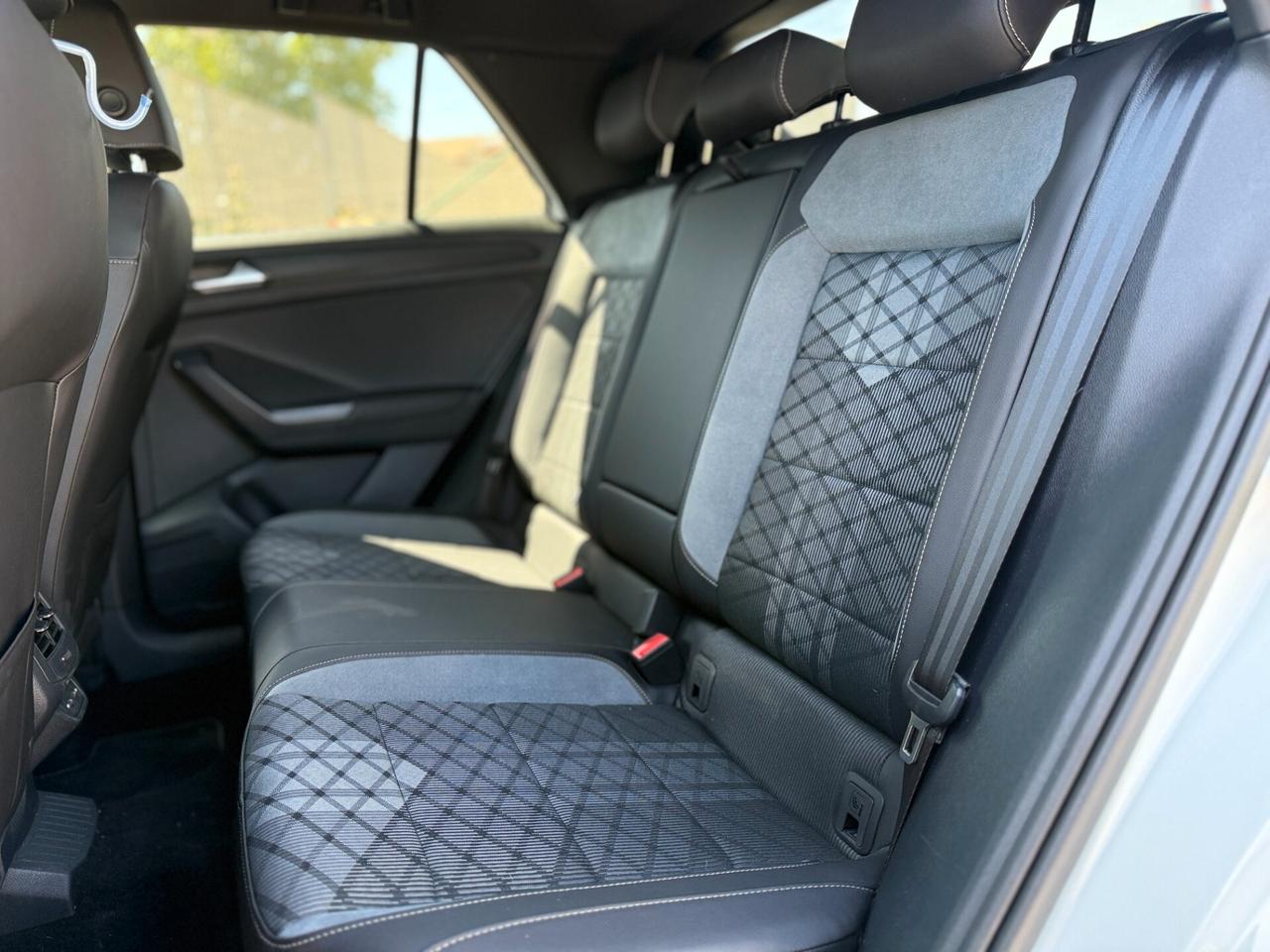 Volkswagen T-Roc 2.0 TDI SCR 150 CV DSG R-Line